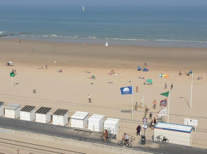 Apartment Raversijde with Seaview